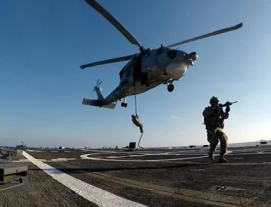 Συναγερμός στην Κύπρο: Οι Τούρκοι με ρεσάλτο «απήγαγαν» πλοιάριο και συνέλαβαν το πλήρωμα! (βίντεο)